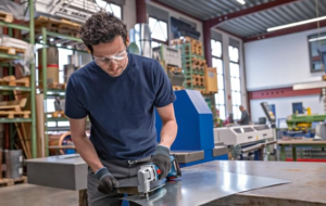 Bosch Professional 18V System Cordless Metal Shears Image